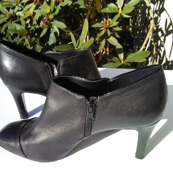 Womens Antionio Melani Black Bootie - Picture 3 of 4